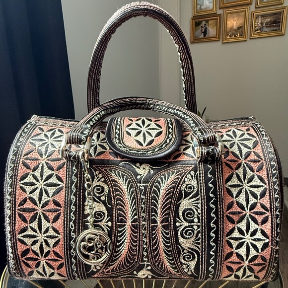 Barrel Banda Bag - Picture 1 of 8